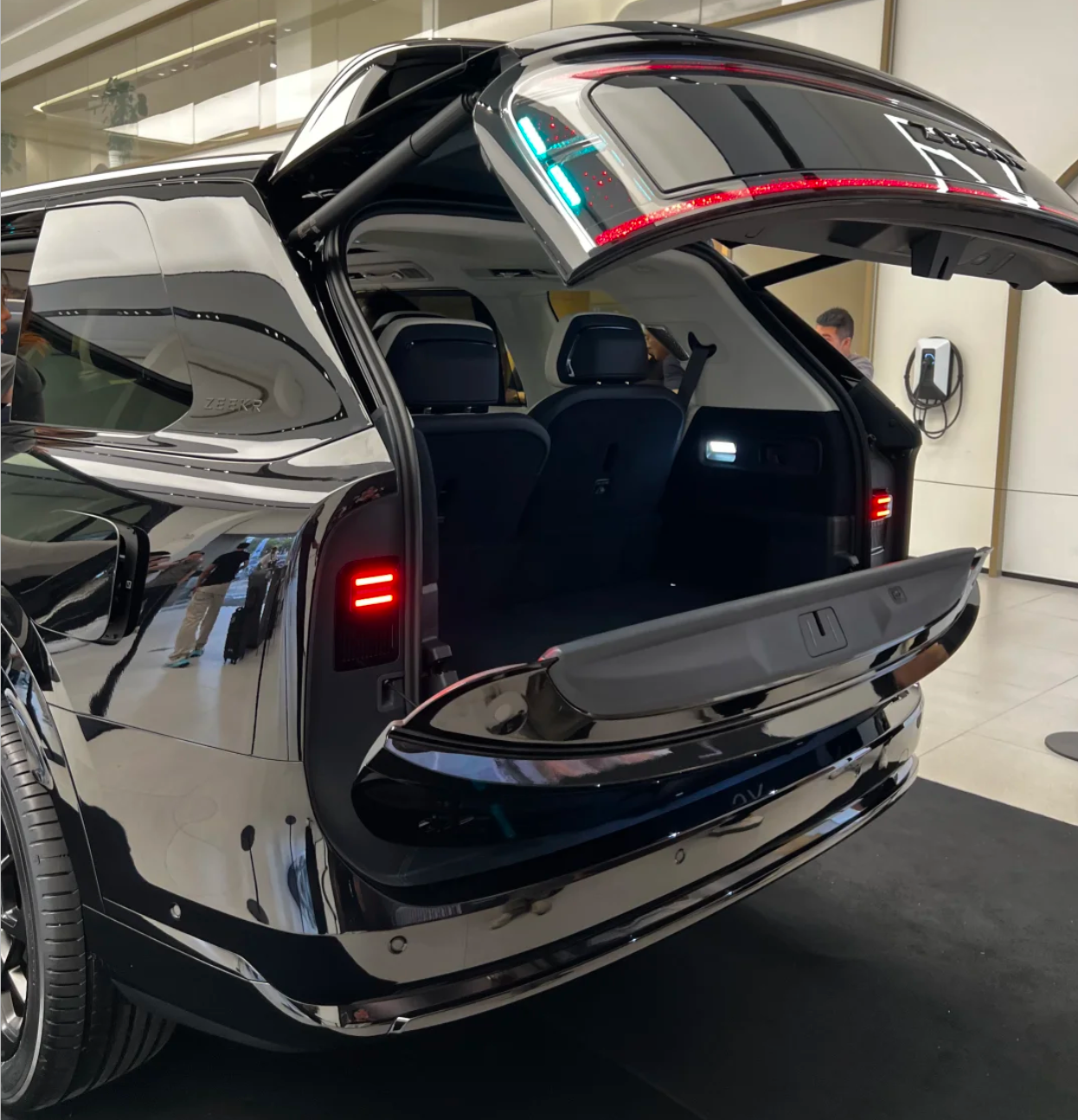 ZEEKR 9X Luxury Car Hybrid